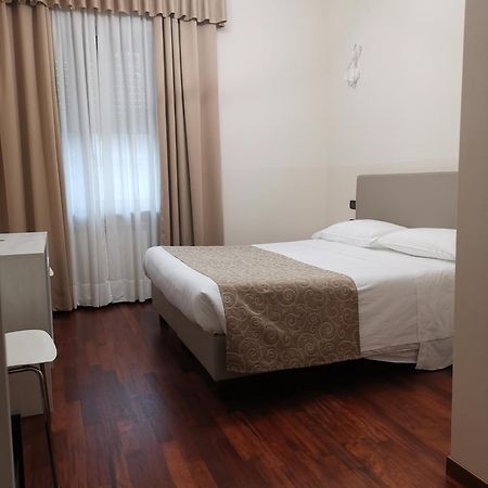 Guesthouse Central Station Group - Via Sammartini 15 Milan Luaran gambar