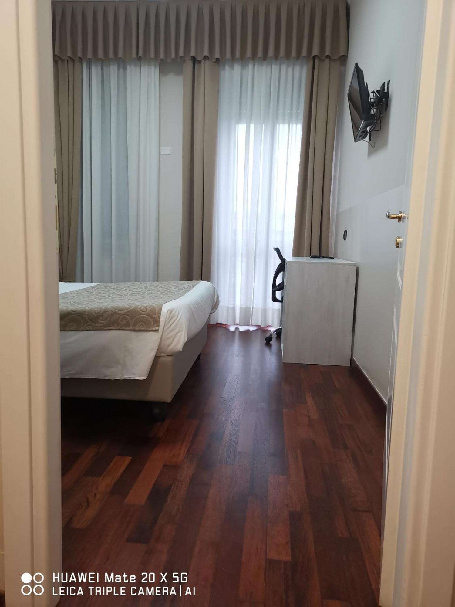 Guesthouse Central Station Group - Via Sammartini 15 Milan Luaran gambar