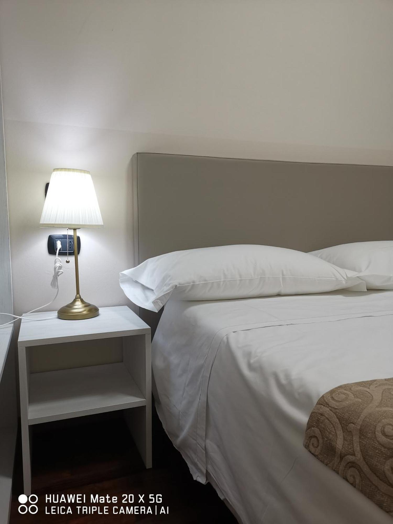 Guesthouse Central Station Group - Via Sammartini 15 Milan Luaran gambar