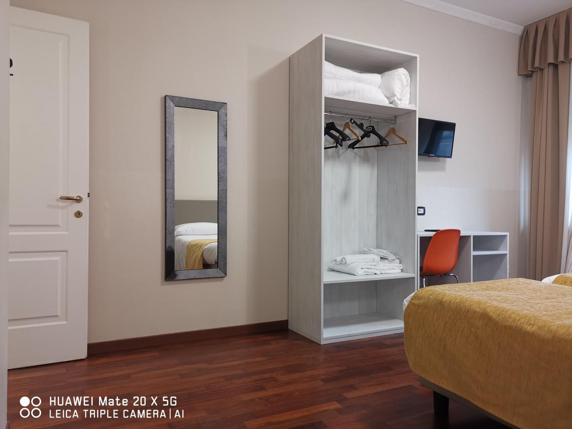 Guesthouse Central Station Group - Via Sammartini 15 Milan Luaran gambar
